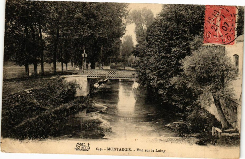 Carte postale ancienne Montargis - Vue sur le Loing à Montargis