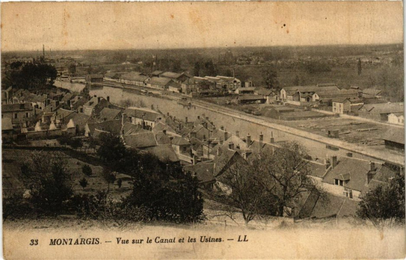 Carte postale ancienne Montargis - Vue su le Canal et les Usines à Montargis