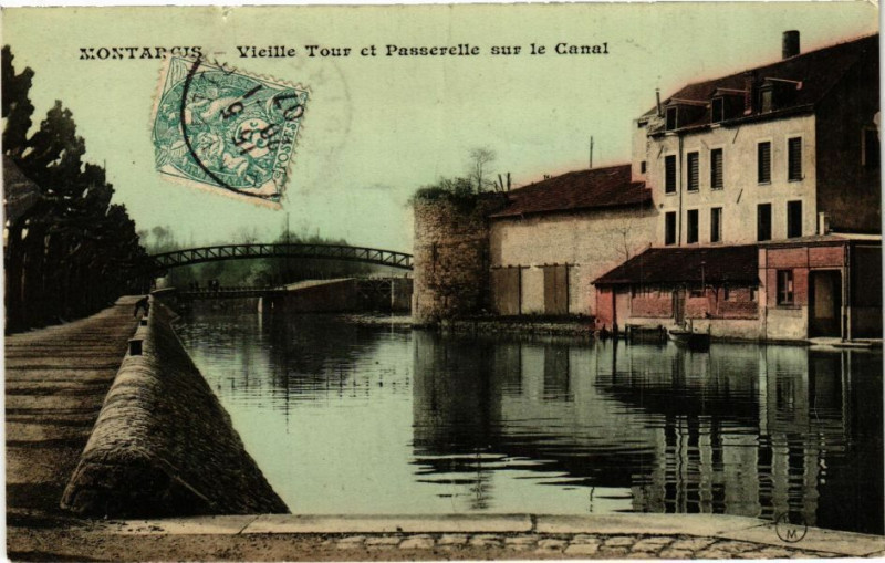 Carte postale ancienne Montargis - Vieille Tour et Passerelle sur le Canal à Montargis