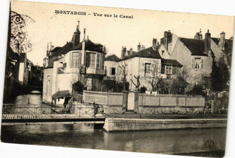 Carte postale ancienne Montargis - Vue sur le Canal à Montargis