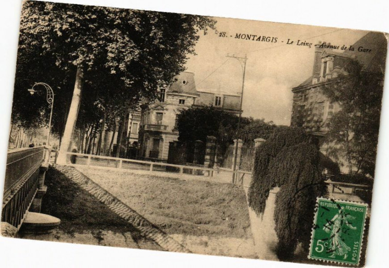 Carte postale ancienne Montargis - Le Loing - Avenue de la Gare à Montargis