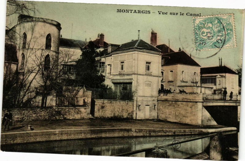 Carte postale ancienne Montargis - Vue sur le Canal à Montargis