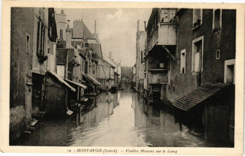 Carte postale ancienne Montargis - Vieilles Maisons sur le Loing à Montargis