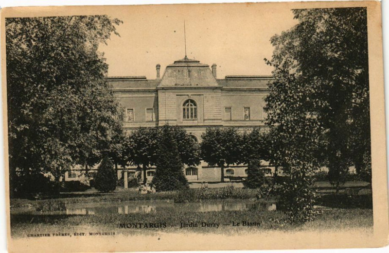 Carte postale ancienne Montargis - Jardin Durzy - Le Bassin à Montargis