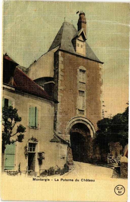 Carte postale ancienne Montargis - La Poterne du Chateau à Montargis