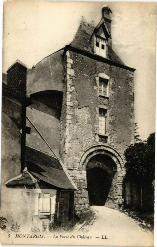 Carte postale ancienne Montargis - La Porte du Chateau à Montargis