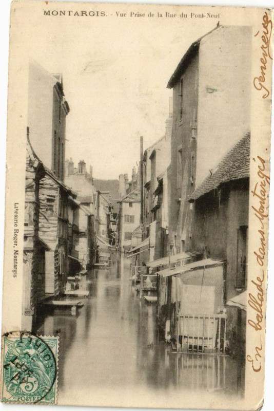 Carte postale ancienne Montargis - Vue Prise de la Rue du Pont-Neuf à Montargis