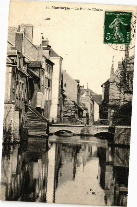 Carte postale ancienne Montargis - Le Pont de l'Ouche à Montargis