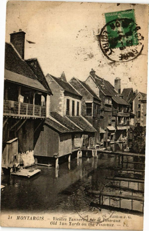 Carte postale ancienne Montargis - Vieilles Tannerier sur le Pinseaux - Old Tan-Yards on à Montargis