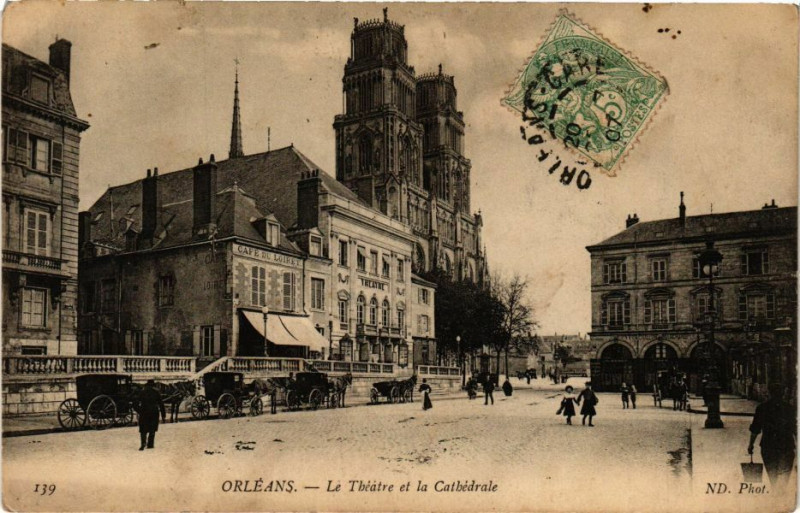Carte postale ancienne Orleans - Le Theatre et la Cathédrale à Orléans