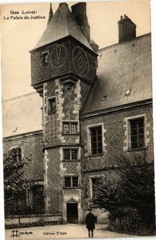 Carte postale ancienne Gien - Le Palais de Justice à Gien