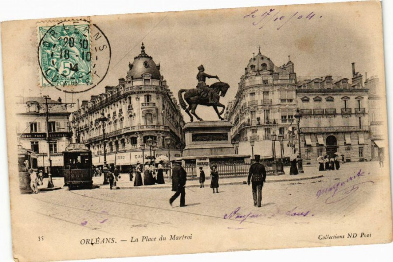 Carte postale ancienne Orleans - Place du Martroi à Orléans