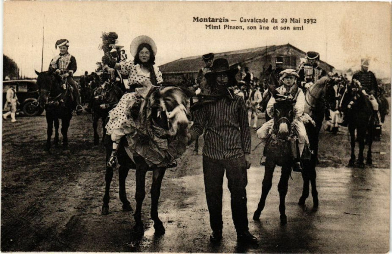 Carte postale ancienne Montargis-Cavalcade du 29 Mai 1932-Mimi Pinson son ane et son ami à Montargis