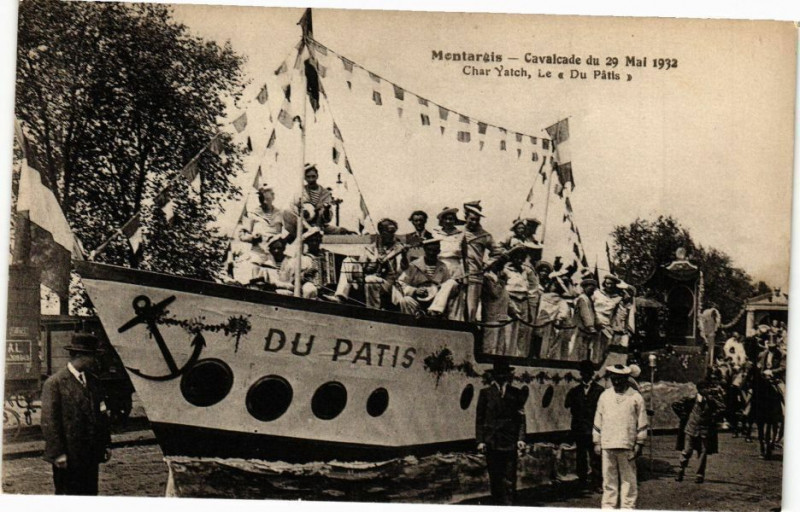 Carte postale ancienne Montargis-Cavalcade du 29 Mai 1932-Char Yatch Le du Patis à Montargis