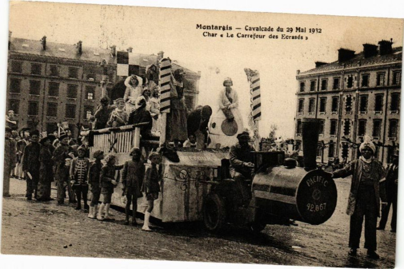 Carte postale ancienne Montargis-Cavalcade du 29 Mai 1932-Char Le Carrefour des Ecrases à Montargis
