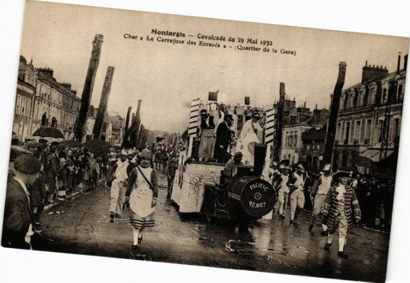 Carte postale ancienne Montargis-Cavalcade du 29 Mai 1932-Char Le Carrefour des Ecrases à Montargis