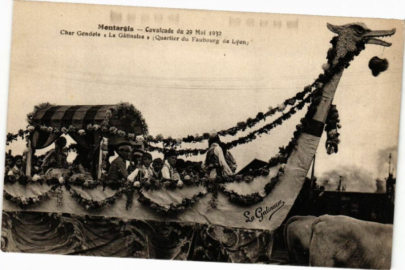Carte postale ancienne Montargis-Cavalcade du 29 Mai 1932-Char Gondole-La GATINAISe à Montargis