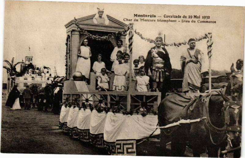 Carte postale ancienne Montargis-Cavalcade du 29 Mai 1932-Char du Mercure triomphant à Montargis