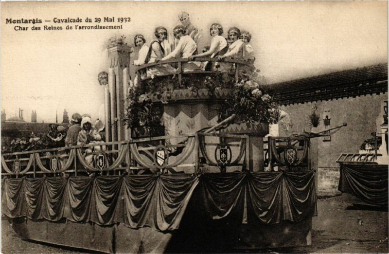 Carte postale ancienne Montargis-Cavalcade du 29 Mai 1932-Char des Reines à Montargis