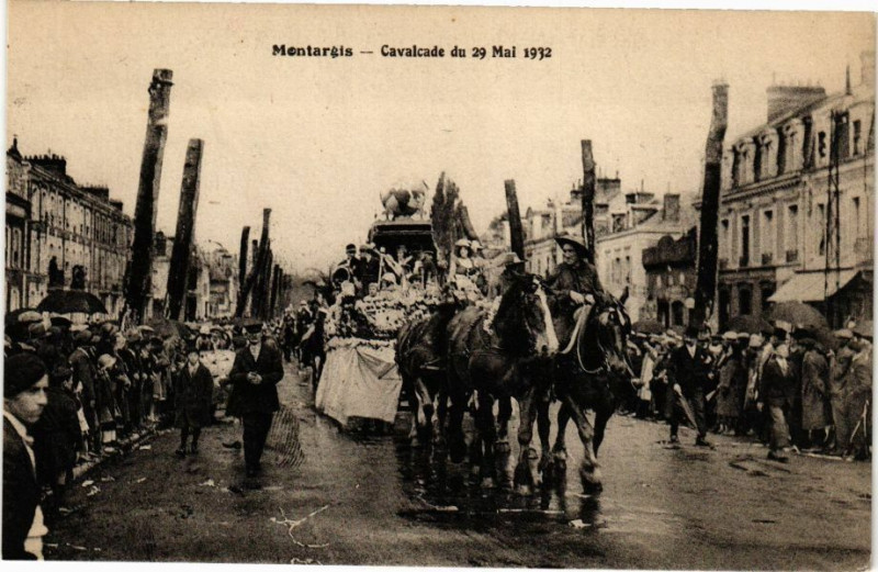 Carte postale ancienne Montargis-Cavalcade du 29 Mai 1932 à Montargis