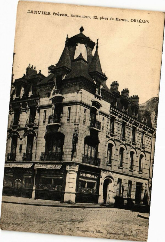 Carte postale ancienne Place du Martroi - Orleans à Orléans
