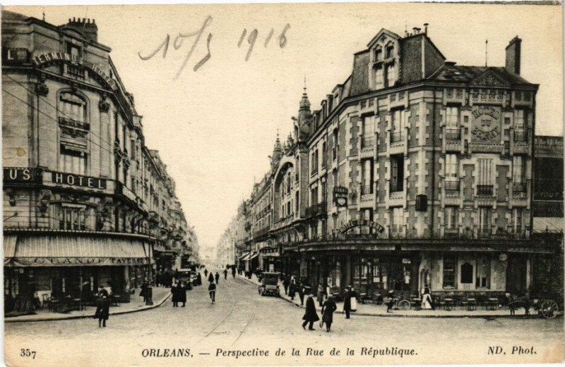 Carte postale ancienne Orleans - Perspective de la Rue de la Republique à Orléans