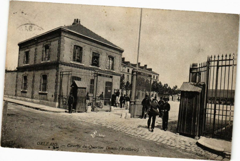 Carte postale ancienne Orleans - Caserne du Quartier Dunois à Orléans
