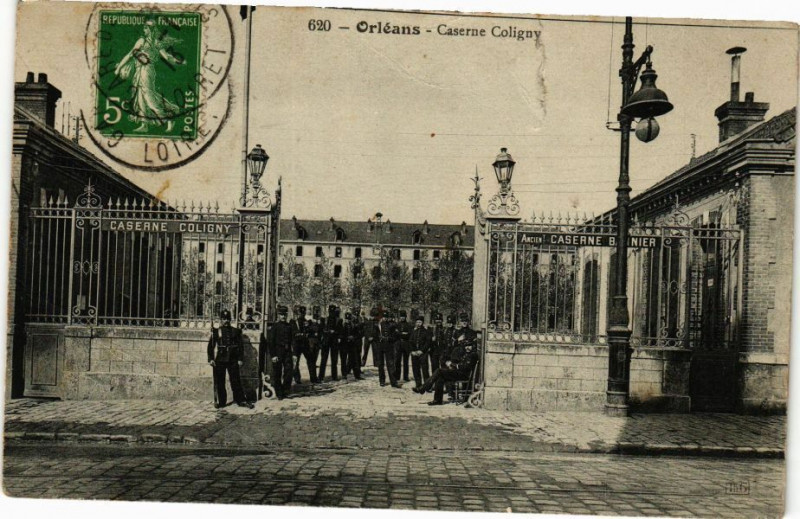 Carte postale ancienne Orleans - Caserne Coligny à Orléans