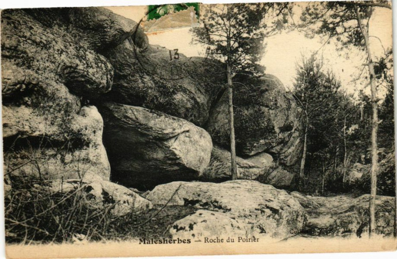 Carte postale ancienne Malesherbes - Roche du Poitier