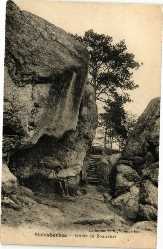 Carte postale ancienne Malesherbes - Grotte du BOURRElier à Bou