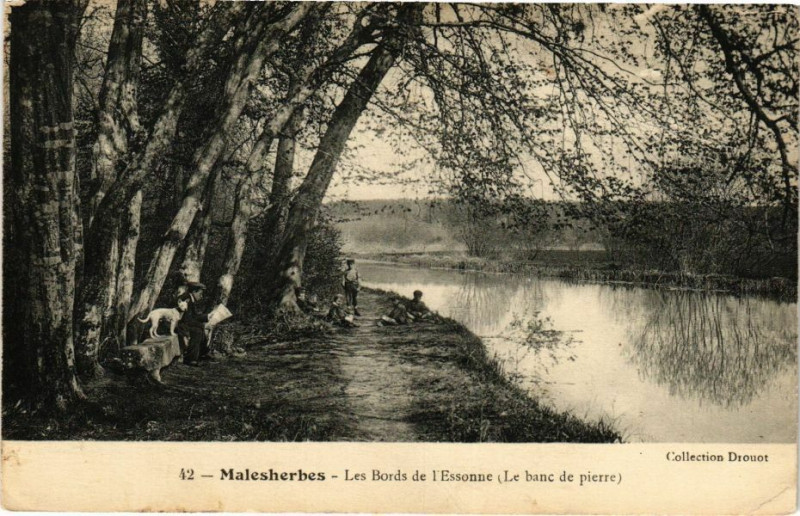 Carte postale ancienne Malesherbes - Les Bords de l'Essonne (Le banc de pierre)