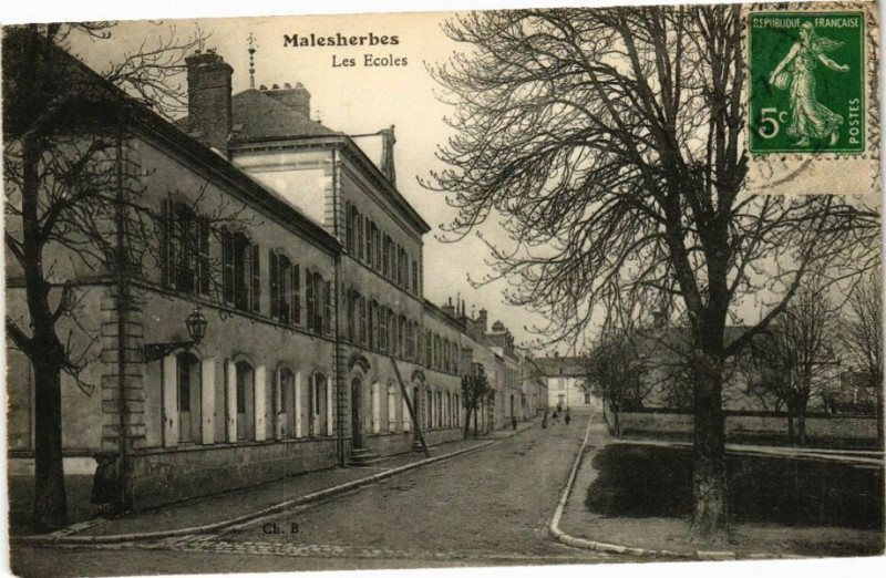 Carte postale ancienne Malesherbes - Les Ecoles