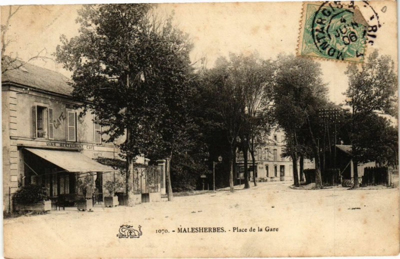 Carte postale ancienne Malesherbes - Place de Gare