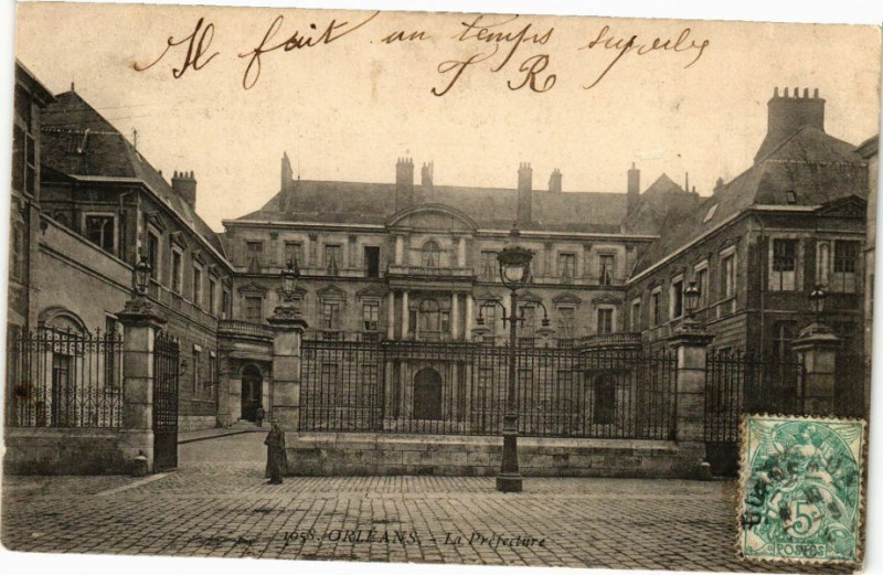 Carte postale ancienne Orleans - La Prefecture à Orléans