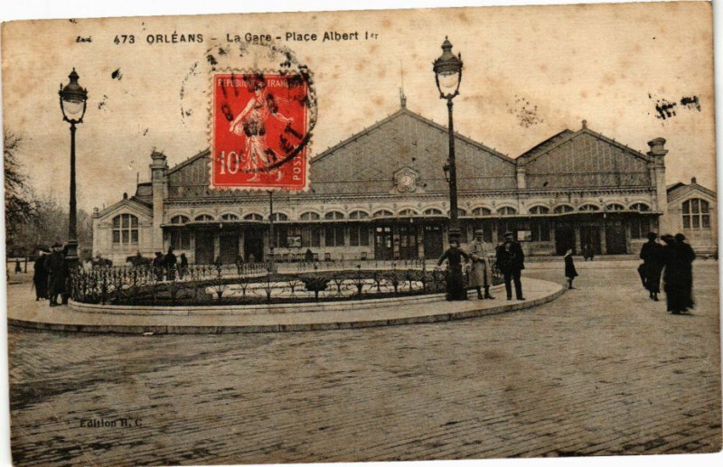 Carte postale ancienne Orleans - La Gare - Place Albert I er à Orléans