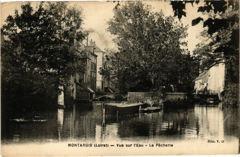 Carte postale ancienne Montargis - Vue sur l'Eau - La Pecherie à Montargis