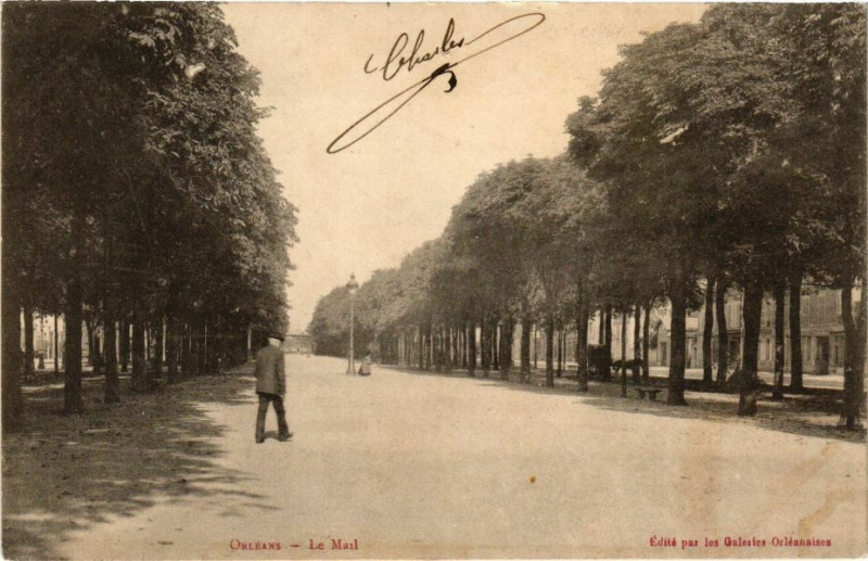 Carte postale ancienne Orleans - Le Mail à Orléans