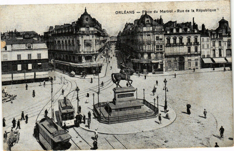 Carte postale ancienne Orleans - Place du Martroi - Rue de la Republique à Orléans