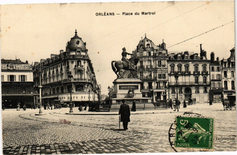 Carte postale ancienne Orleans - Place du Martroi à Orléans