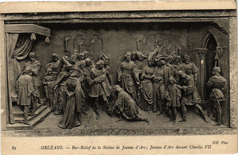 Carte postale ancienne Orleans - Bas-Relief de la Statue de jeanne d'Arc à Orléans