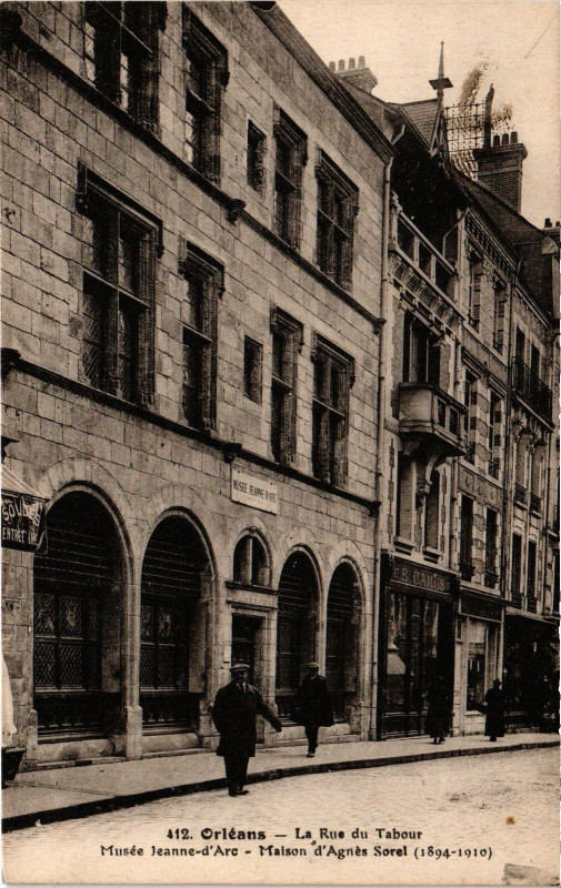 Carte postale ancienne Orleans - La Rue de Tabour - Musée Jeanne d'Arc à Orléans