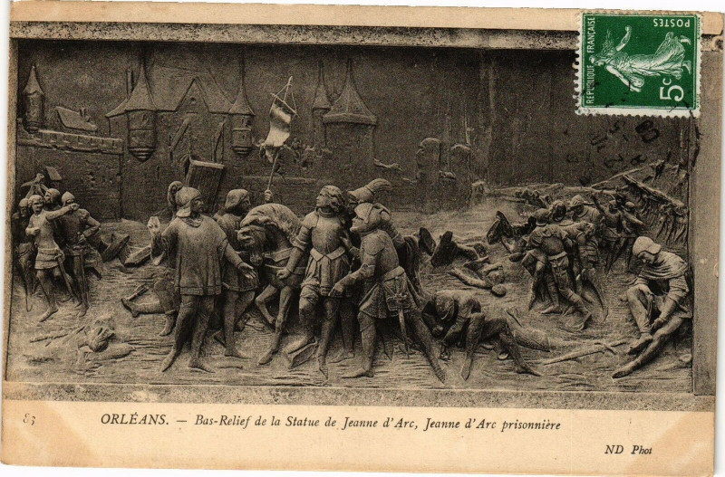Carte postale ancienne Orleans - Bas-Relief de la Statue de Jeanne d'Arc à Orléans