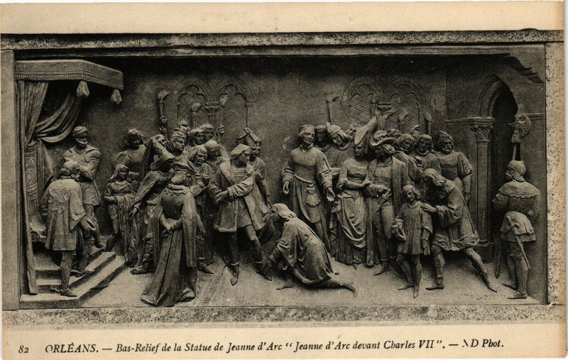 Carte postale ancienne Orleans - Bas-Relief de la Statue Jeanne d'Arc à Orléans