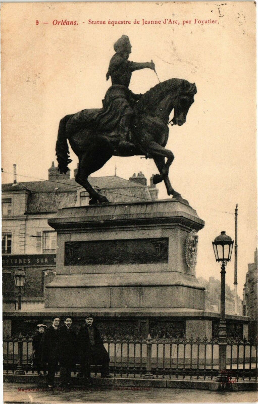 Carte postale ancienne Orleans - Statue equestre de Jeanne d'Arc à Orléans