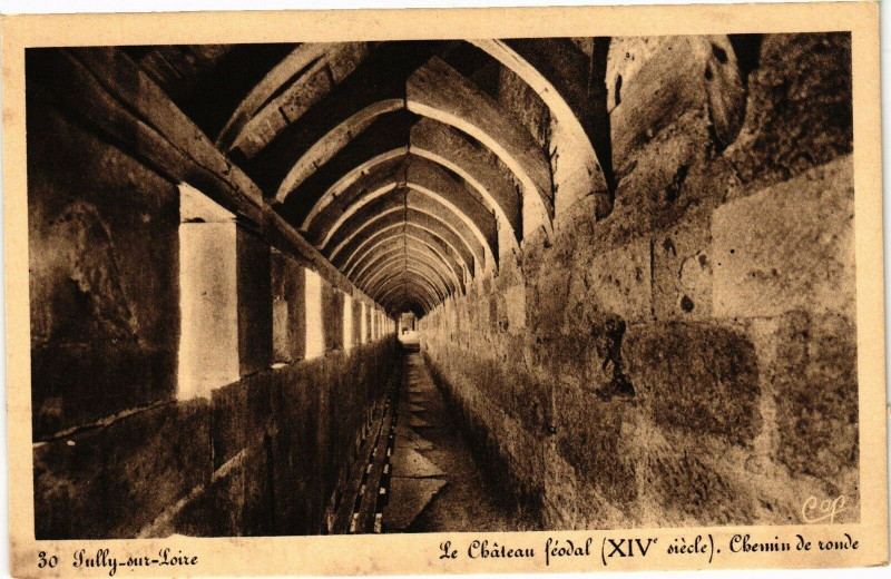 Carte postale ancienne Sully-sur-LOIREt - Le Chateau feodal à Sully-sur-Loire