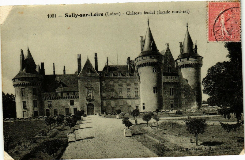 Carte postale ancienne Sully-sur-Loire - Chateau feodal à Sully-sur-Loire