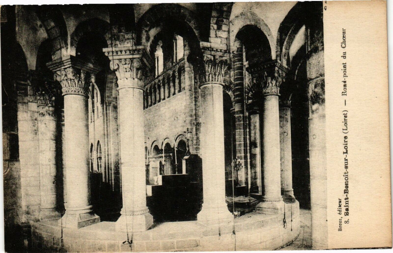 Carte postale ancienne Saint-Benoit-sur-Loire - Rond-point du Choeur à Saint-Benoît-sur-Loire