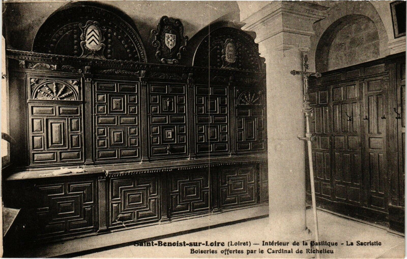 Carte postale ancienne Saint-Benoist-sur-Loire - Interieur de la Basilique