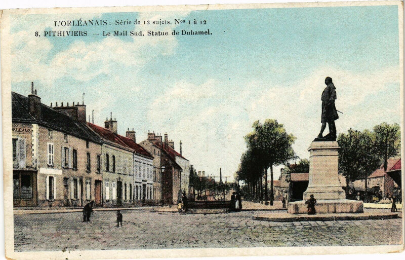 Carte postale ancienne Pithiviers - Le Mail Sud Statue de Duhamel à Pithiviers