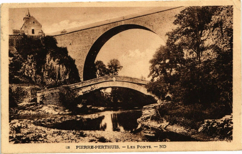 Carte postale ancienne Pierre-Perthuis - Les Ponts